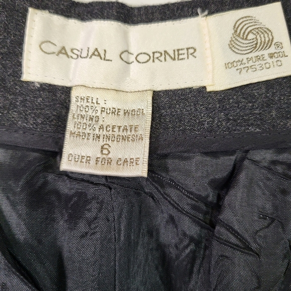 Vintage CASUAL CORNER Pleated Straight Leg Lined Dark Gray Wool Slacks - Size 6 - Picture 4 of 5